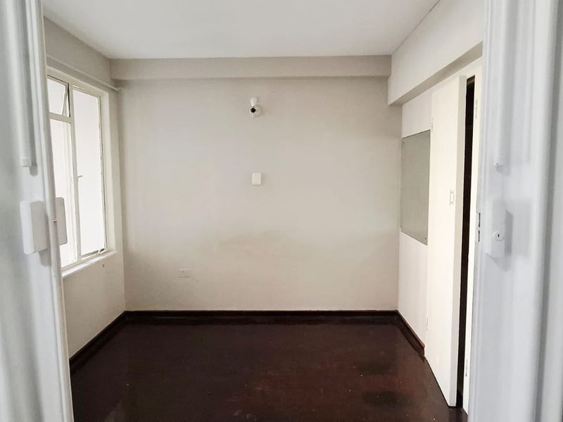 "Prime Location! Steps from Suncoast & Blue Waters Hotel" - Photo 8