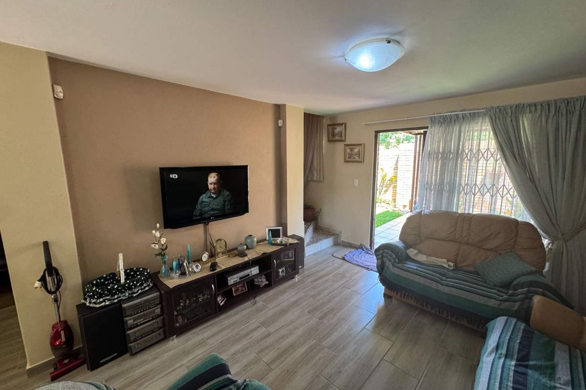 Duplex Townhouse for Sale - Photo 4