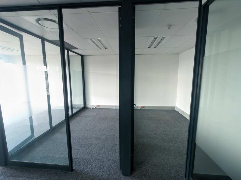 Modern Office Space To Let – Grosvenor Square, Century City - Photo 7