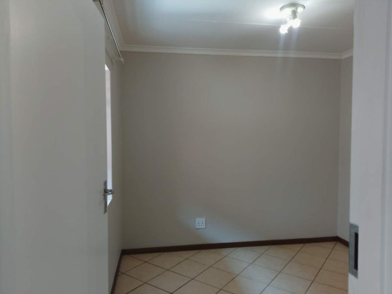 "Sleek Comforts and Security: Your Ideal Lock-Up Apartment!" - Photo 10