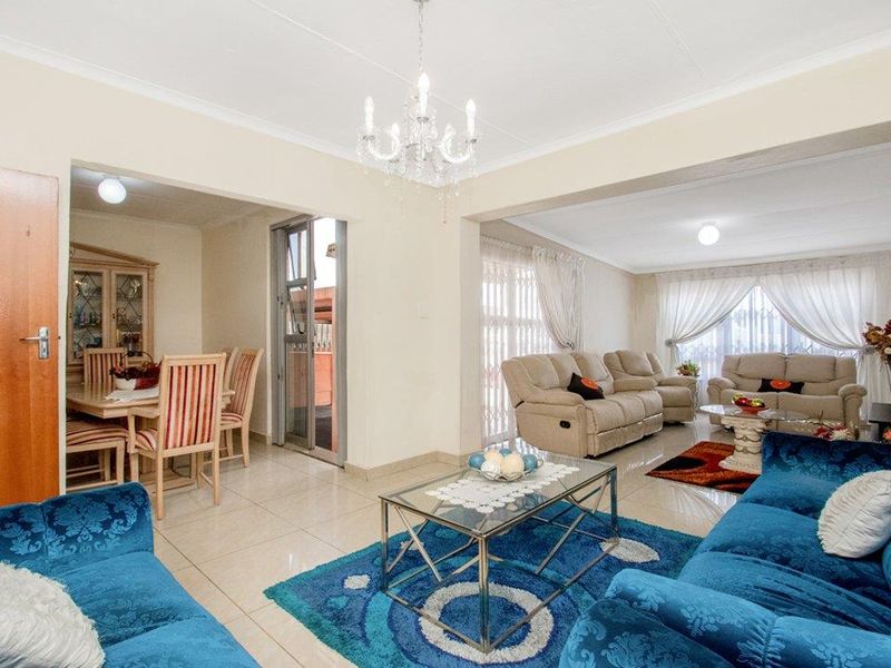 Neat 3 bedroom 1 bathroom home for sale in Westbury Johannesburg - Photo 2