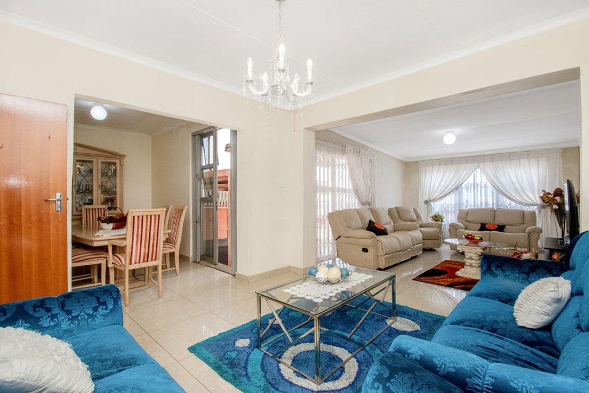 Neat 3 bedroom 1 bathroom home for sale in Westbury Johannesburg - Photo 2
