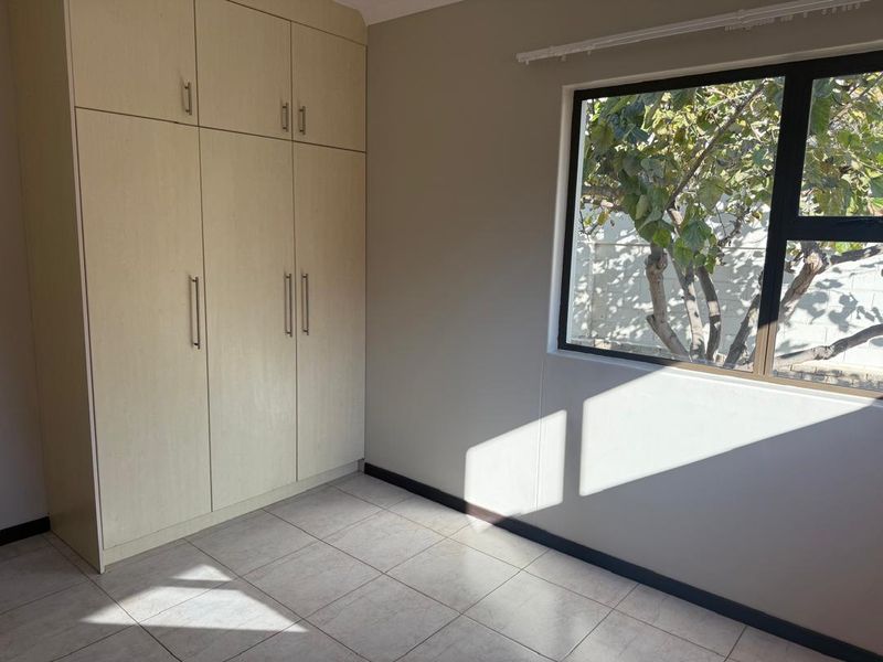 FOR RENT: GOLDEN OLDIE -  3 BEDROOM HOUSE - CENTRAL ,SWAKOPMUND - Photo 8