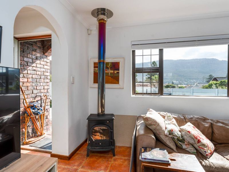 Sunny 4 bedroom,  North facing family home in the heart of the valley for sale!! - Photo 8