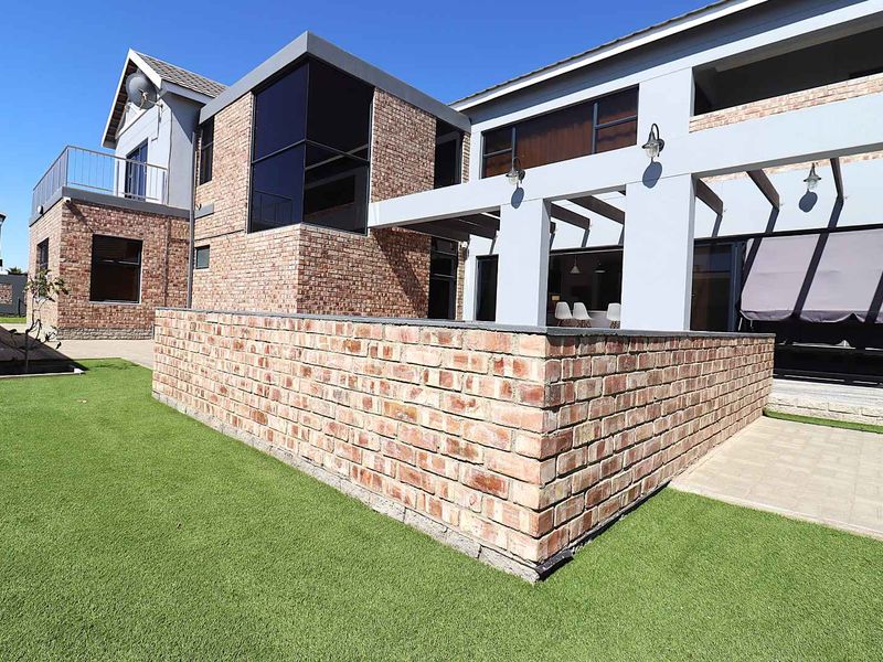 5-Bedroom House with Study Room for sale, Kramersdorf (Swakopmund, Namibia) - Photo 7