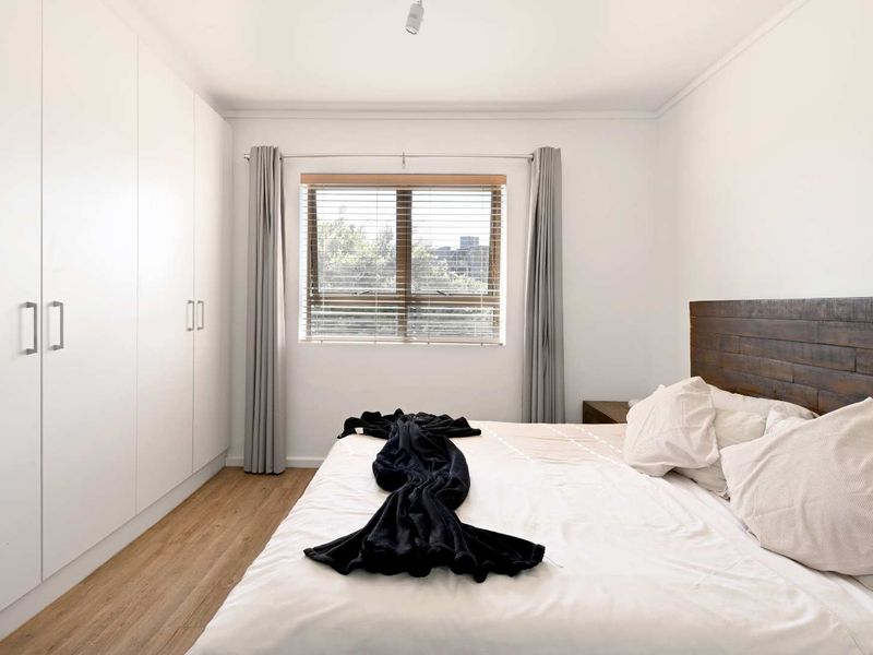 Spacious 2-Bedroom Apartment with Large Balcony - Photo 10