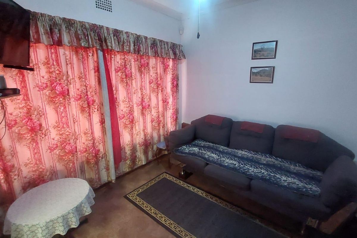 Comfortable Living: 3 Beds, Full Bath and a well maintained garden! - Photo 4