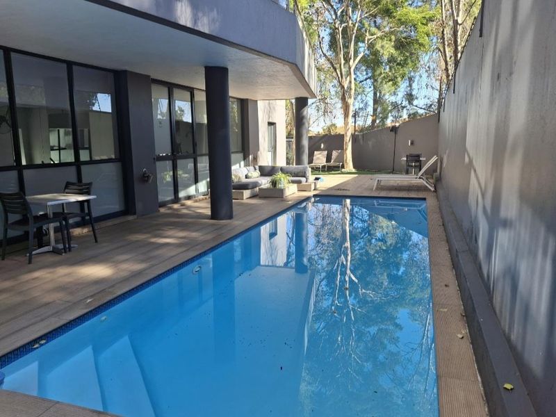 A BEAUTIFULLY FURNISHED TWO BEDROOM GARDEN APARTMENT - Photo 5