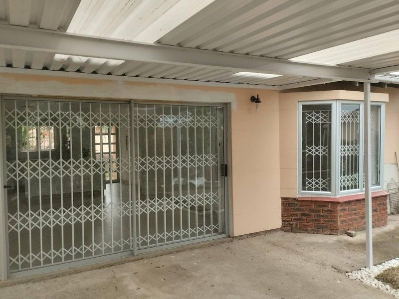 2 Bed  Simplex in secure complex - Photo 2