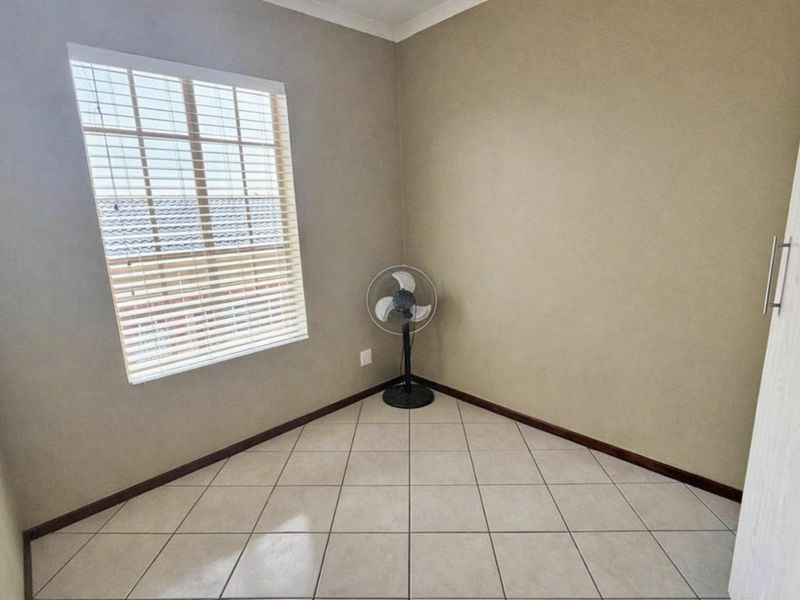 Charming 3 Bedroom Apartment for Sale in Equestria - Photo 9