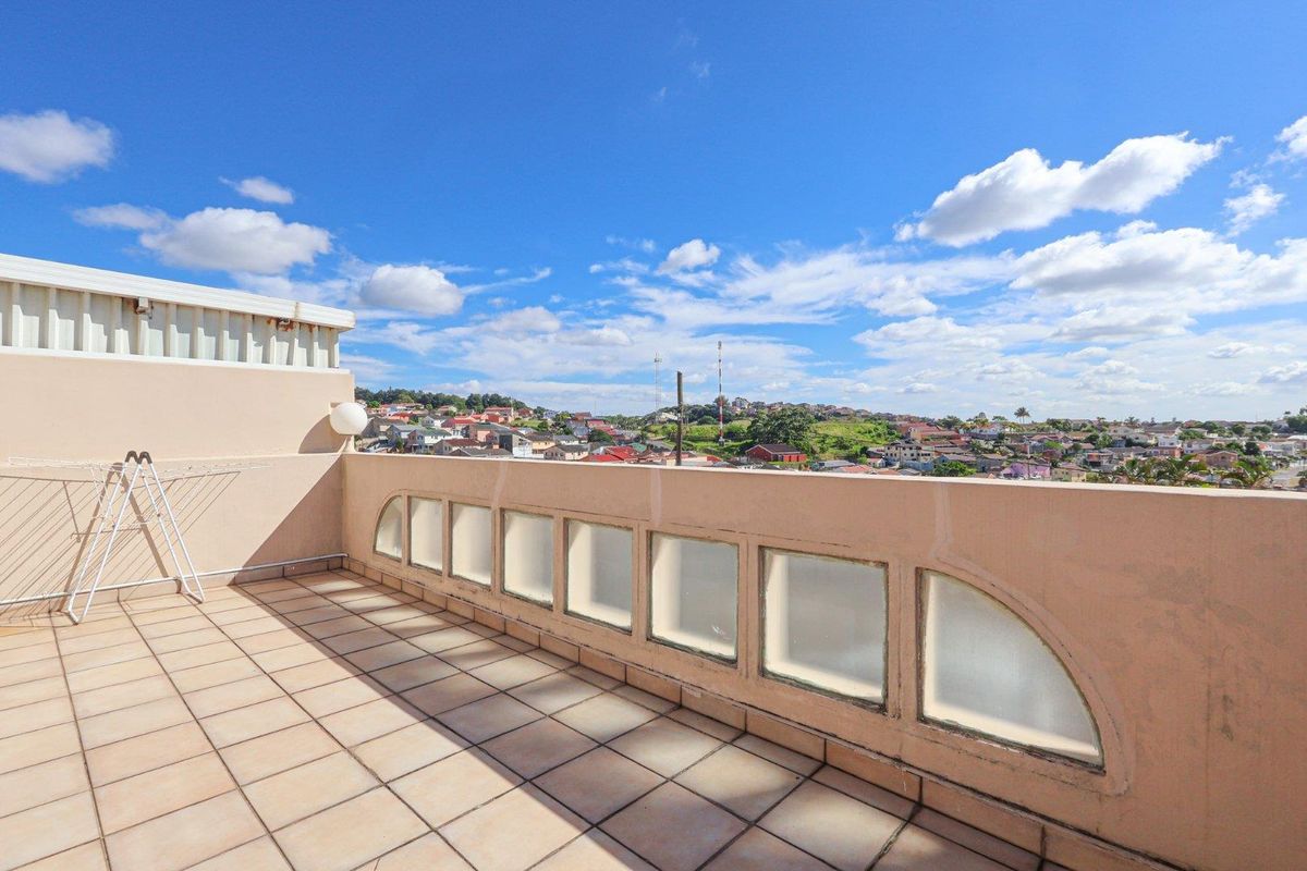 Elevated 3 Bedroom Duplex with Endless Potential – Montford, Chatsworth - Photo 2