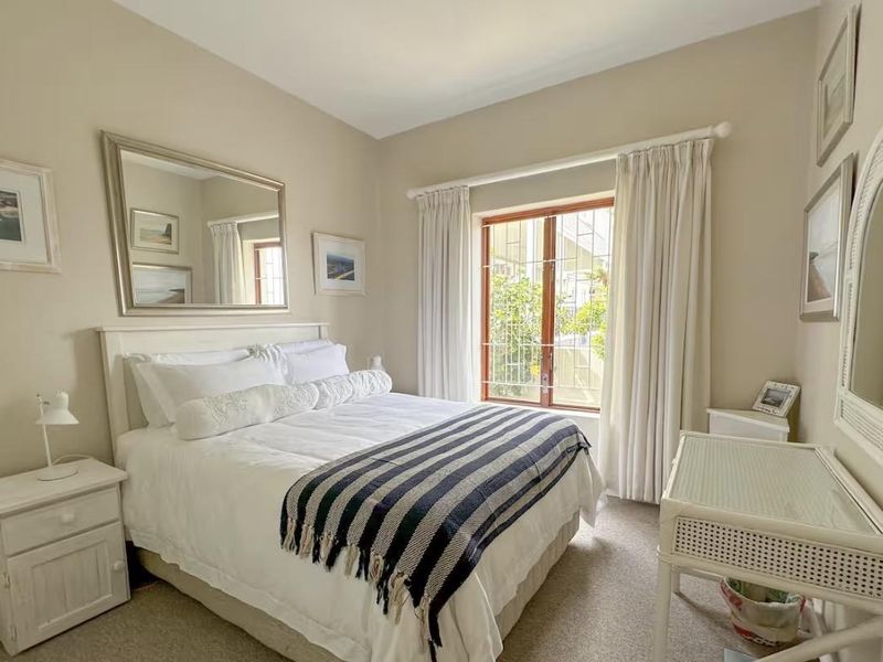 St. James Sunny 2 Bed Seaview Apartment - Photo 4