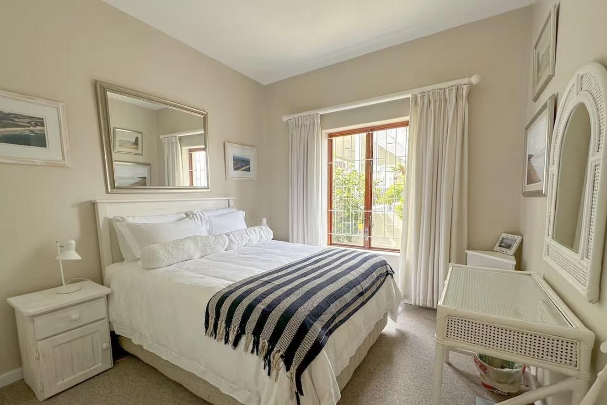 St. James Sunny 2 Bed Seaview Apartment - Photo 4