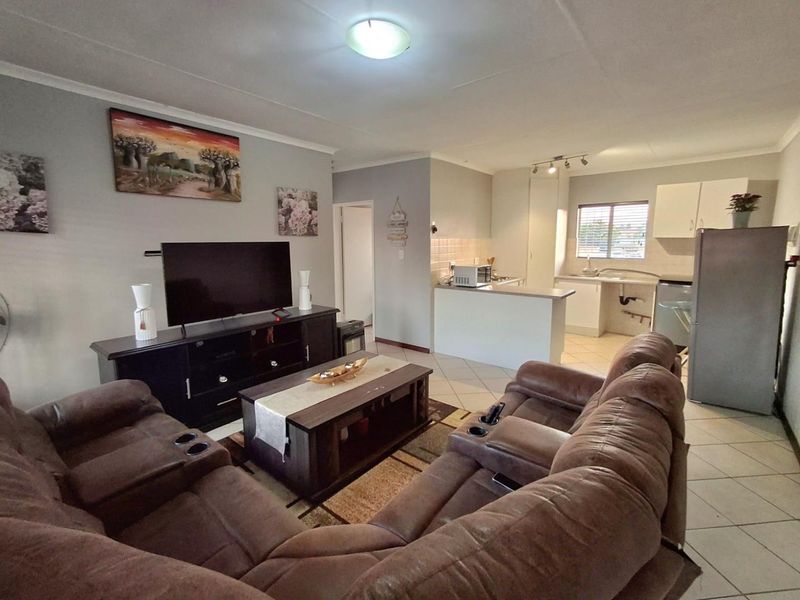 Beautiful First Floor Townhouse - Photo 1