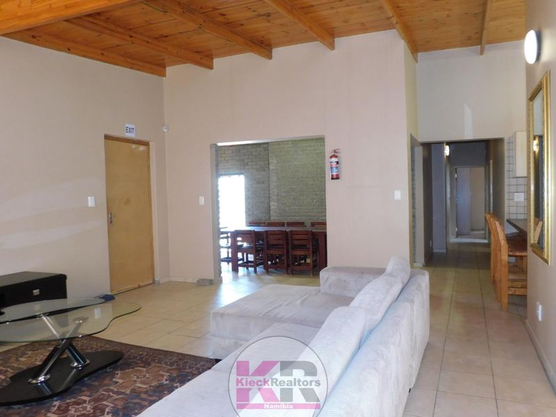 Not to be Missed!!! House with flat and separate laundry - Photo 5