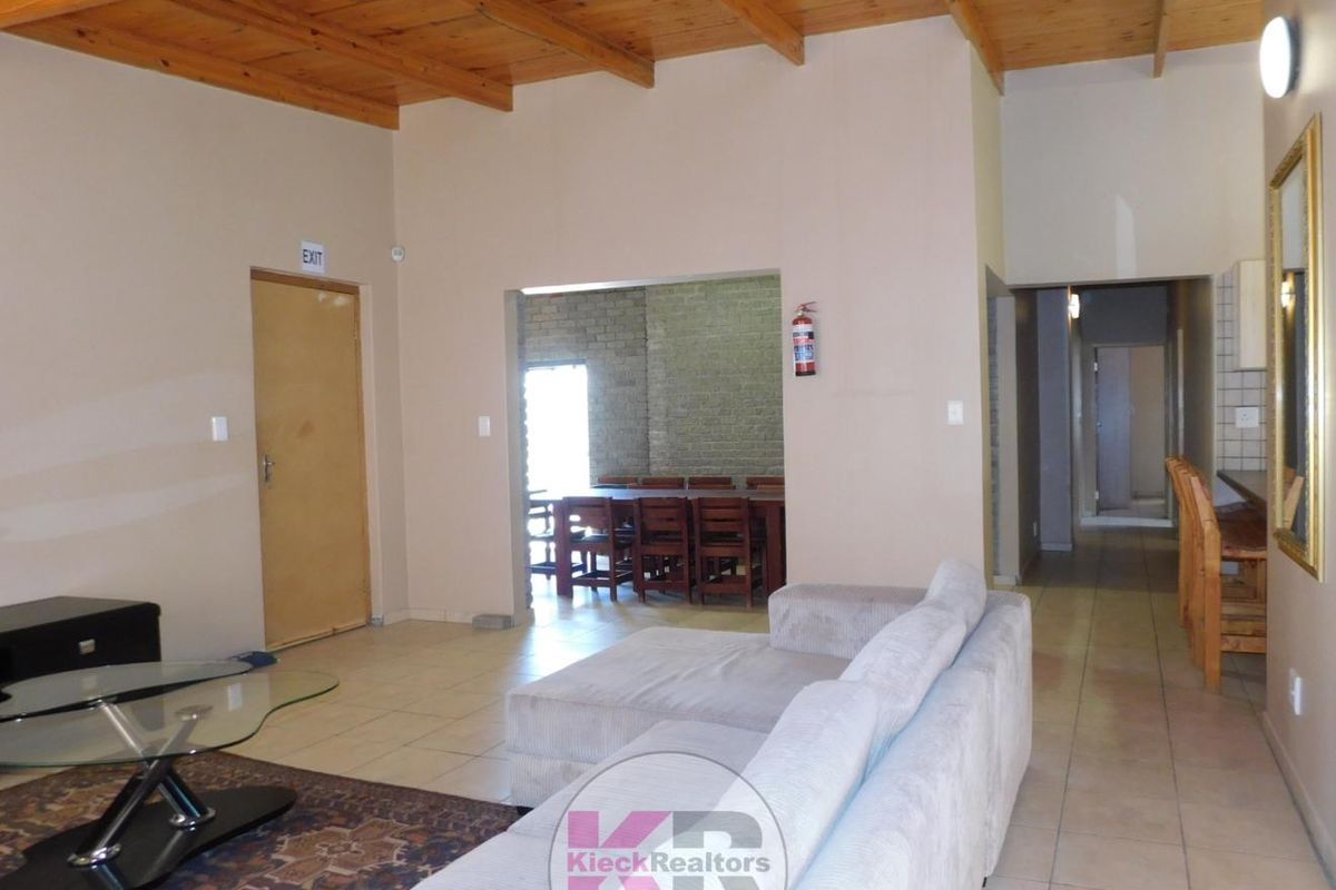 Not to be Missed!!! House with flat and separate laundry - Photo 5