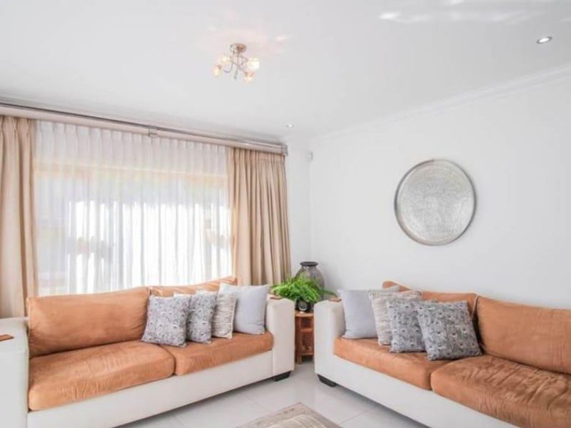 3 Bedroom House For Sale in Halfway Gardens - Photo 4