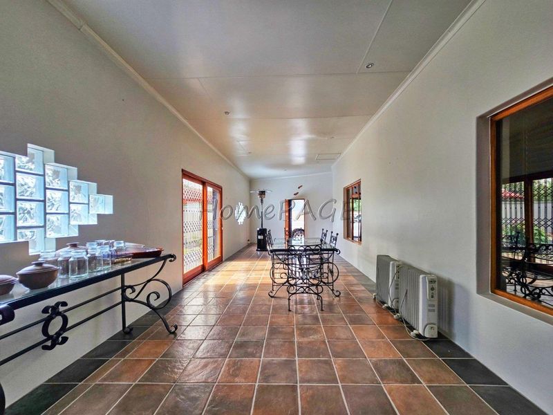 Okahandja:  Very neat 4 Bedr home in BEAUTIFUL STREET - Photo 3
