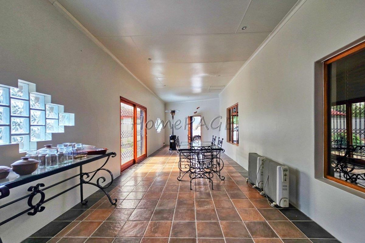 Okahandja:  Very neat 4 Bedr home in BEAUTIFUL STREET - Photo 3
