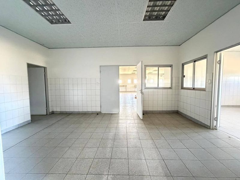 Prime commercial property for sale in Prosperita with 4,050 m2 erf . - Photo 6