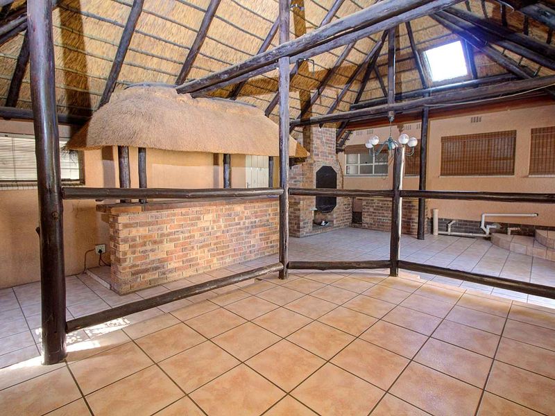 Spacious Family Oasis with Renovated Pool & Solar Power! - Photo 5