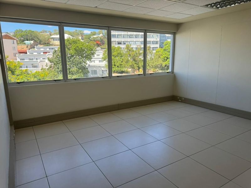 MODERN OFFICES TO LET - SHARED BUILDING - Photo 4