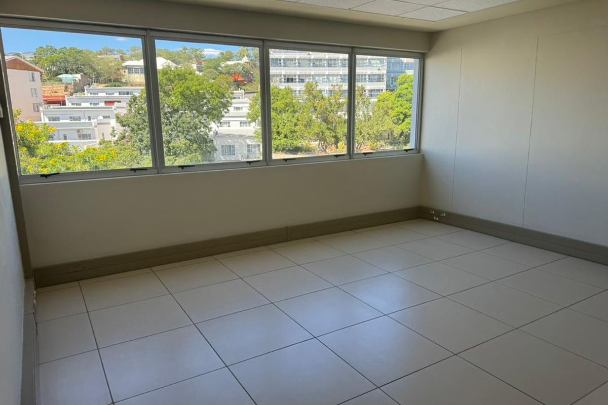 MODERN OFFICES TO LET - SHARED BUILDING - Photo 4