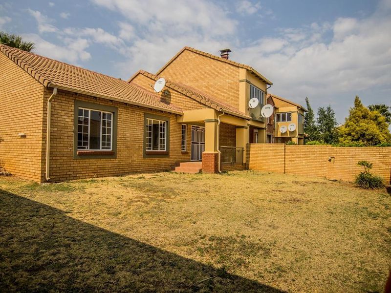 3 Bedroom Simplex With A Private Garden - Photo 7
