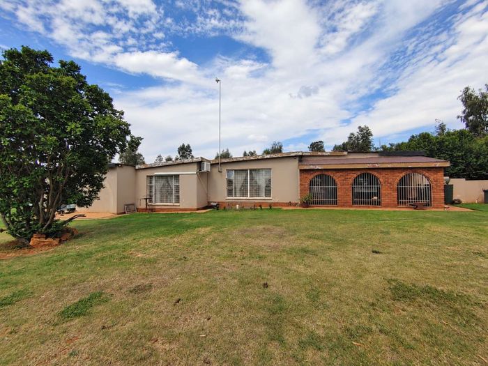 Property #2565999, Small Holding For Sale in Cooperville