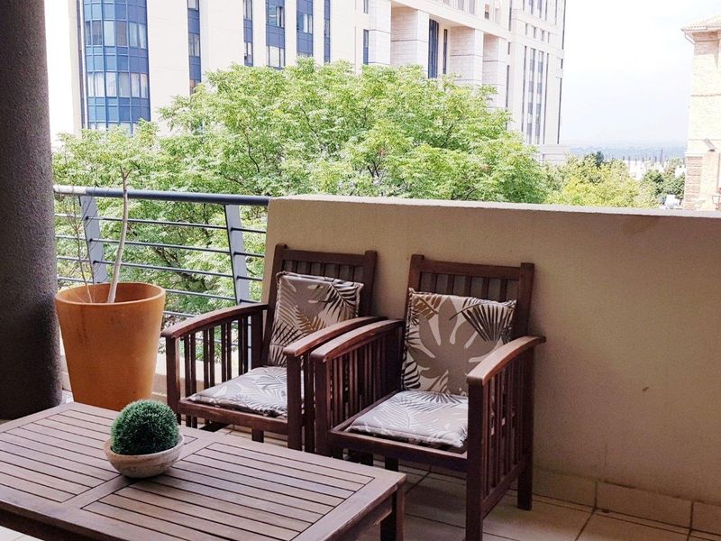 Elegantly Furnished Apartment to Let in the Heart of Sandton - Photo 5