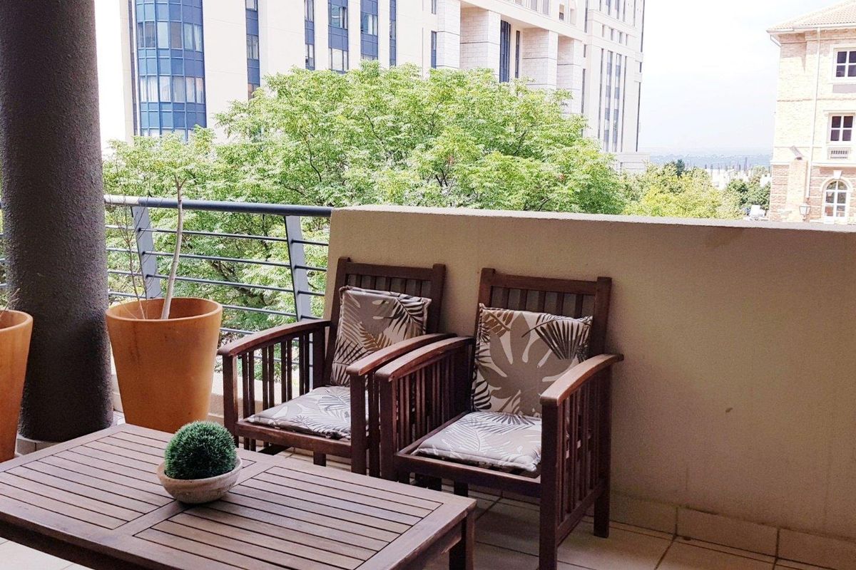 Elegantly Furnished Apartment to Let in the Heart of Sandton - Photo 5