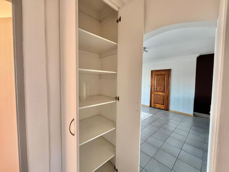 "Modern Two-Bedroom Flat Awaits: Secure, Stylish, and Move-In Ready - Photo 10