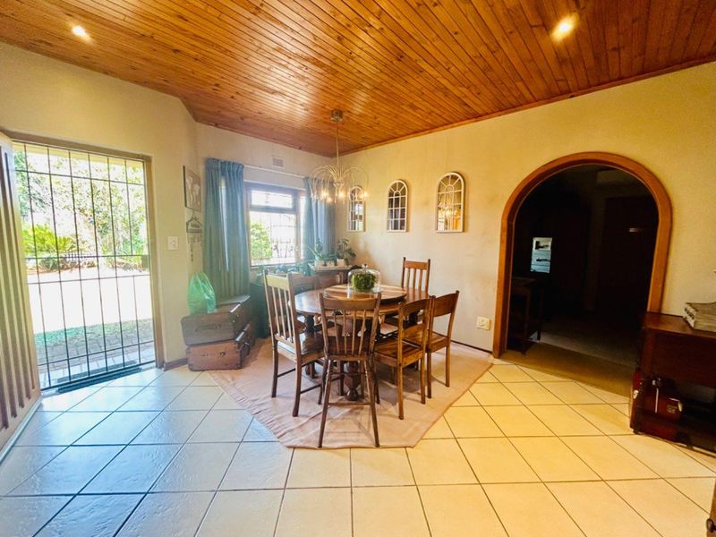 Beautiful 3 bedroom house with a flat - Photo 4