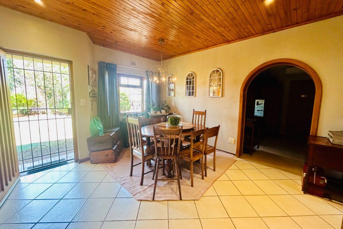 Beautiful 3 bedroom house with a flat - Photo 4