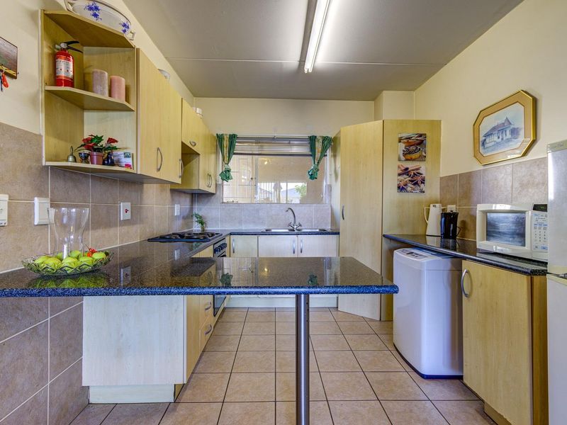 SUNNY AND SECURE GROUND FLOOR UNIT IN FAIRVIEW - Photo 9