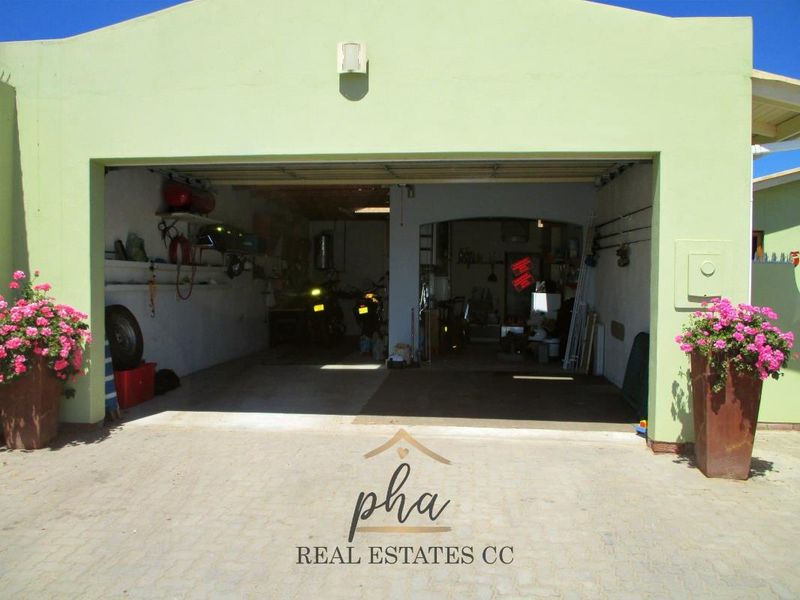 House with 2 flatlets for sale - Swakopmund - Photo 3
