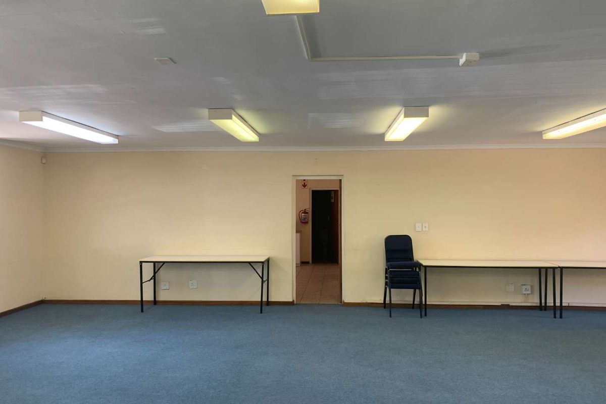 Prime Ground Floor Office Space Next to Howard Centre - Photo 4