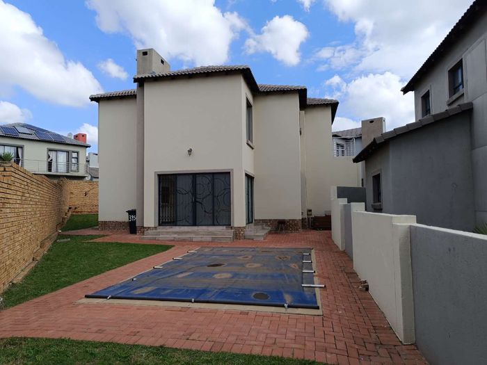 Property #2381795, House For Sale in Thatchfield Hills