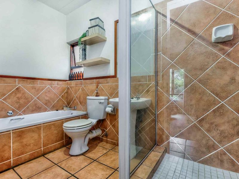 1 BEDROOM, 1 BATHROOM + LOFT APARTMENT IN DOUGLASDALE - Photo 9