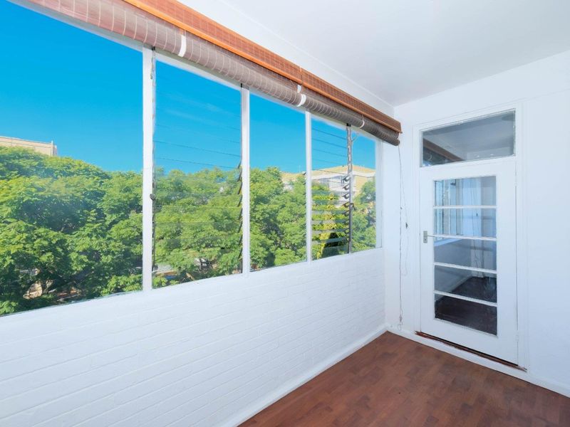 Heritage Complex Earls Court! Negotiable! - Photo 9