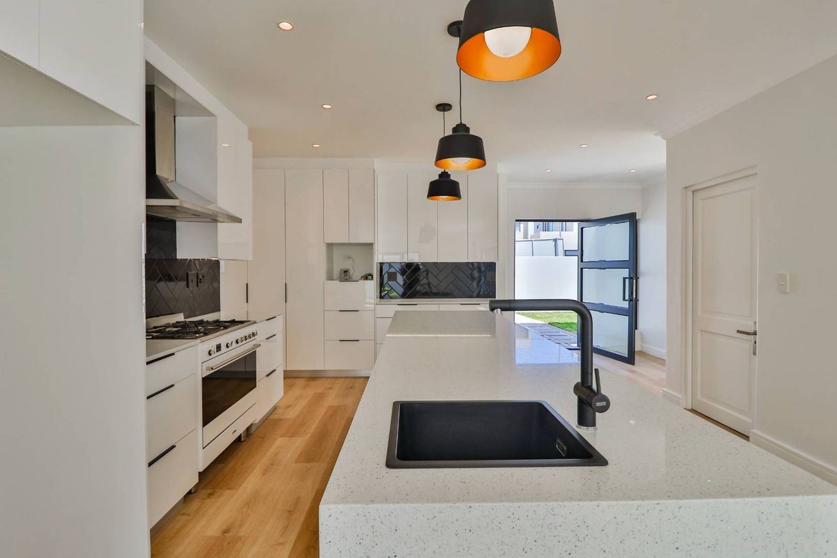 Brand New Double-Storey Home in Sought-After Sandown  No Transfer Duty - Photo 5