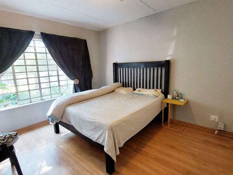 2 bedroom, 1 bathroom Ground Floor apartment with Direct Access to the Spruit - Photo 6