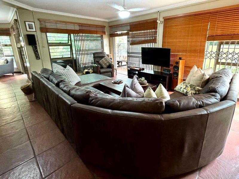 Spacious 4-Bedroom Family Home with Pool in Meer En See - Photo 6