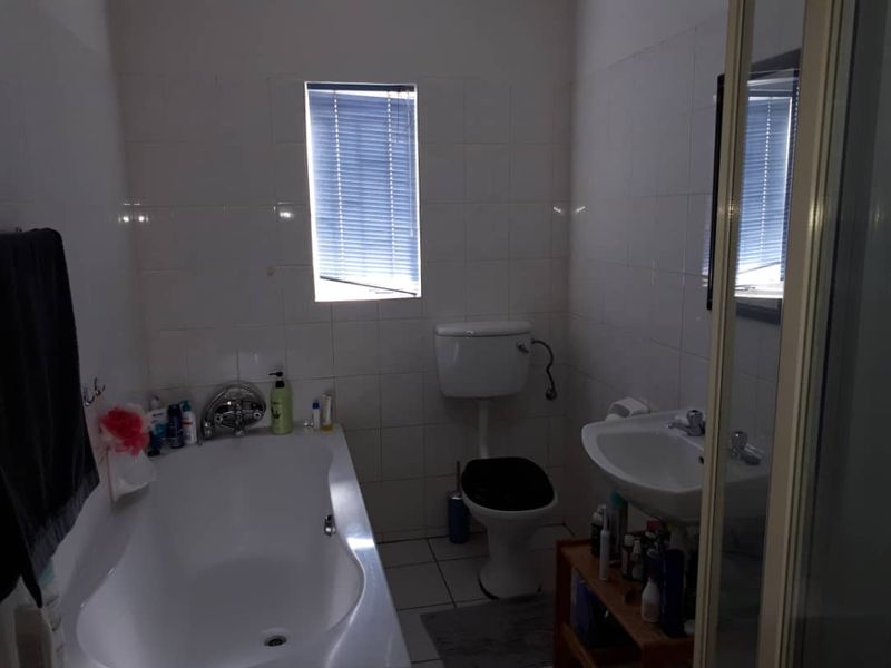 Pet Friendly Town House For Sale In Kleine Kuppe - Photo 9