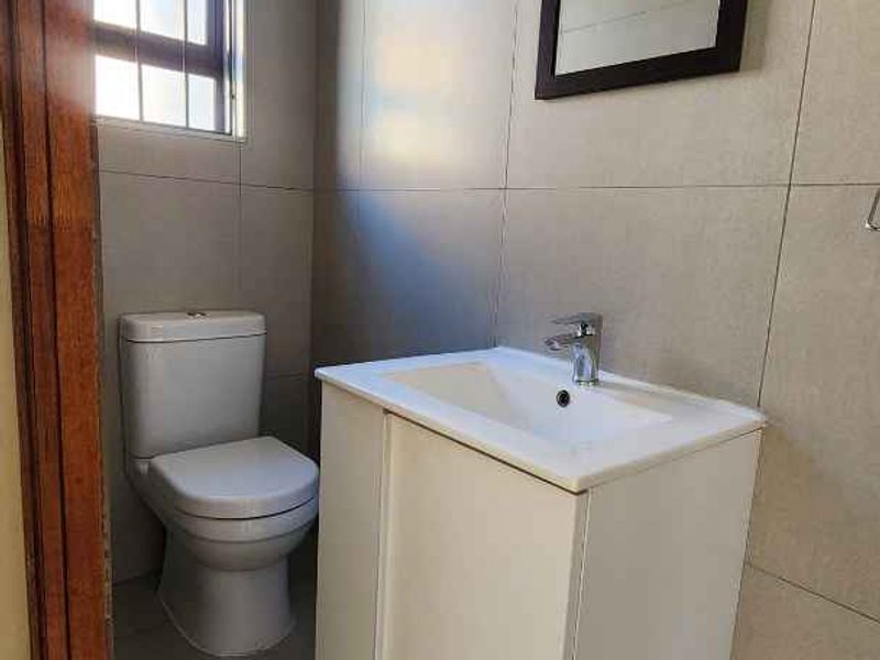 3 Bedroom House To Rent In The Orchards - Photo 8