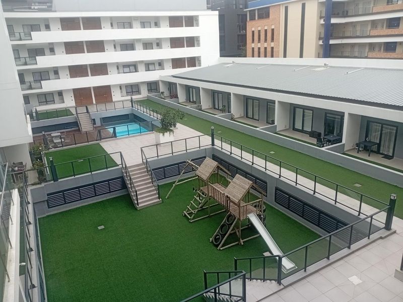 Stylish 2 bedroom 2 bathroom apartment - 1 small dog allowed - Photo 3