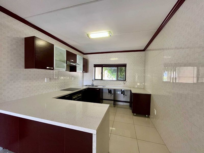 3 Bedroom 2 Bathroom Executive Apartment - Photo 4