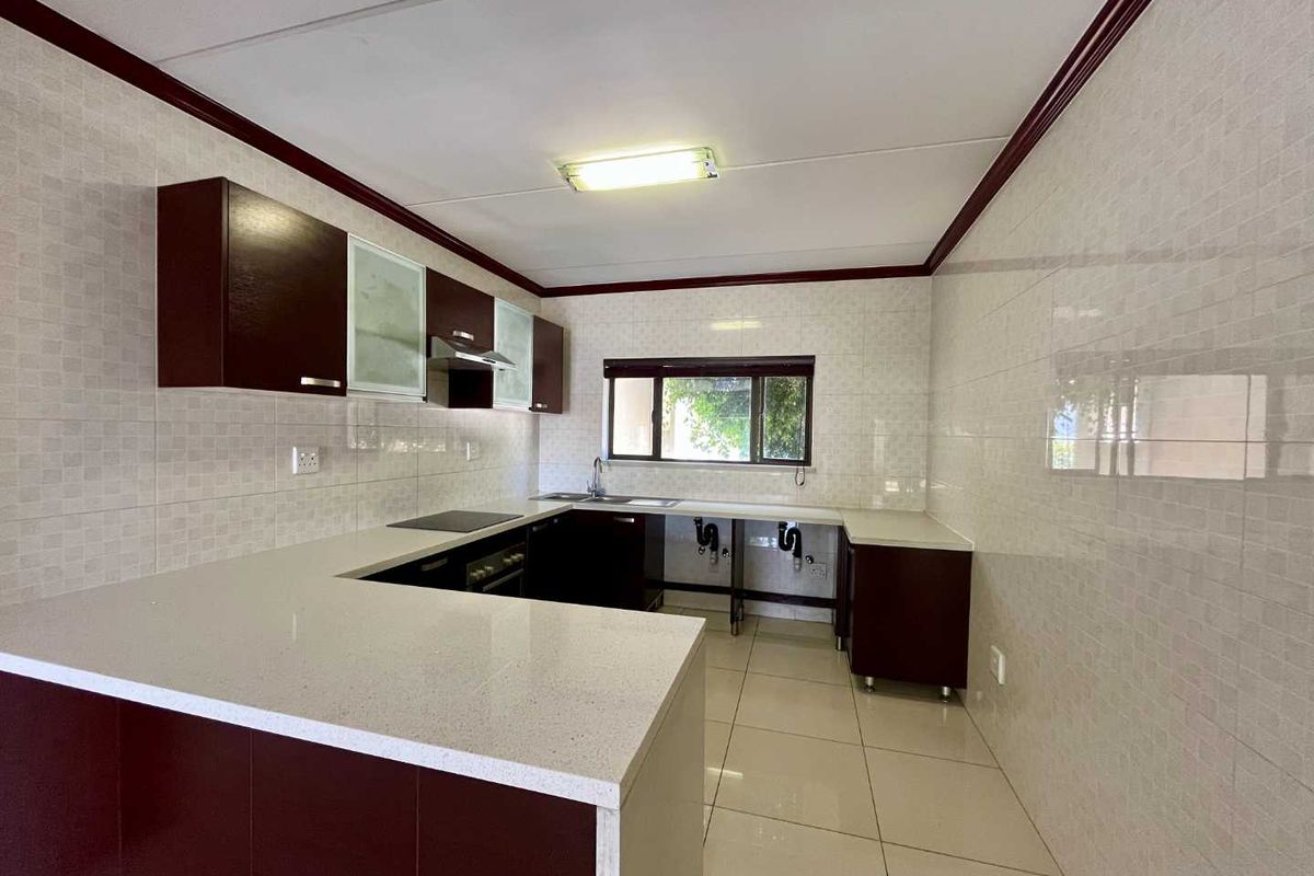 3 Bedroom 2 Bathroom Executive Apartment - Photo 4