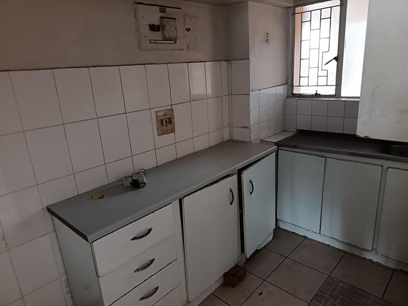 Perfect lock-up-and-go apartment for sale in a well maintained building! - Photo 5