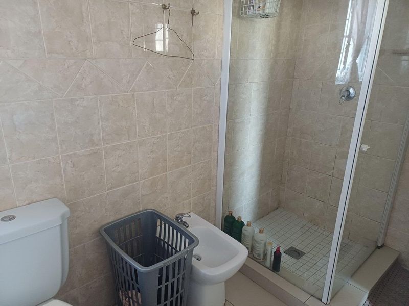 Spacious Family Home with Pool, Study and Flatlet Potential - Photo 4